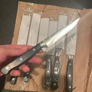 Set of 8 new steak knives